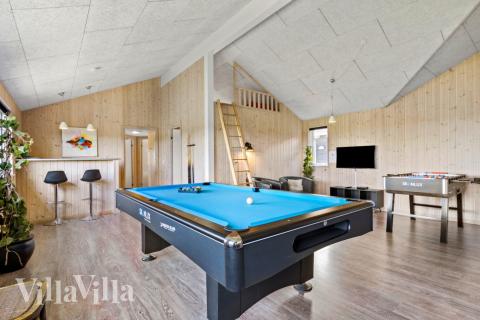 Neben den vielen schönen Stunden, die man im Poolbereich des Hauses verbringen kann, bietet das Luxusferienhaus 294 auch Spielevergnügen bei Billard/Tischtennis und Darts