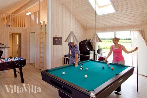 Nach dem Badegang gibt es reichlich Möglichkeit, sich und die anderen weiter zu aktivieren. Z.B. bei einem kleinen Turnier in Billard/Tischtennis, Kicker oder Dart im Aktivitätenraum des Hauses. Eine Internetverbindung, DVD, Wii und Playstation 2 stehen den Gästen ebenfalls zur Verfügung