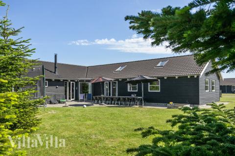 Dieses schöne Poolhaus Nr. 251 mit Platz für 20 Personen liegt in Lolland/Falster/Mön