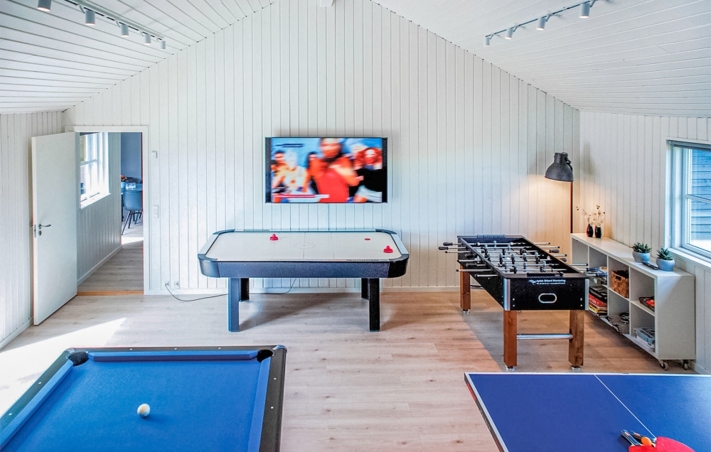 Neben den vielen schönen Stunden, die man im Poolbereich des Hauses verbringen kann, bietet das Luxusferienhaus 201 auch Spielevergnügen bei Billard/Tischtennis und Darts