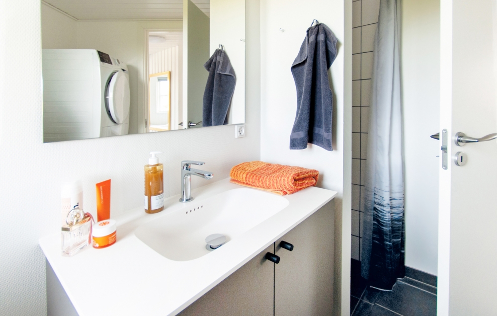 Eines der Badezimmer im Luxusferienhaus Nr. 201