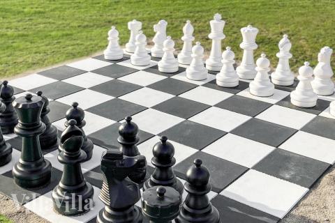 Zu dem attraktiven Ferienhaus Nr. 201 in Lolland/Falster/Mön gehört auch ein tolles Angebot im Außenbereich, z. B. Spieleturm und Schaukeln