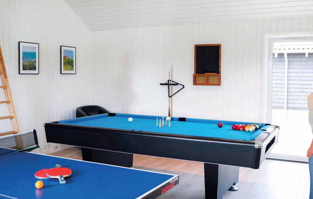 Das Luxusferienhaus 201 für 24 Personen hat einen großen Aktivitätsraum mit u. a. Billard und Darts