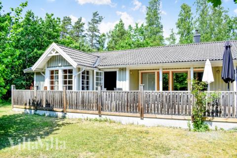Dieses schöne Poolhaus Nr. 126 mit Platz für 12 Personen liegt in Schweden
