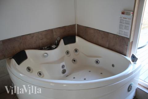 Der Whirlpool lädt nach einem ereignisreichen Tag auf Öland zum Relaxen ein