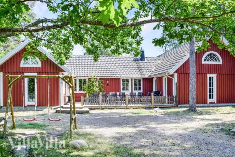 Dieses schöne Poolhaus Nr. 84 mit Platz für 18 Personen liegt in Schweden