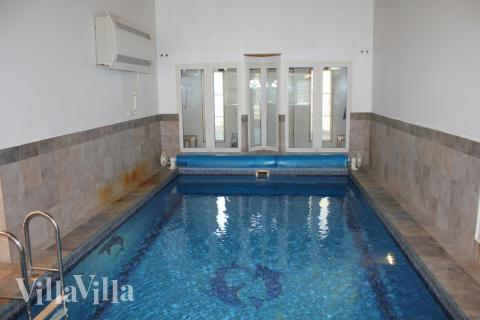 Im hauseigenen Badeland bietet das kühle Nass stundenlang Spaß für Groß und Klein