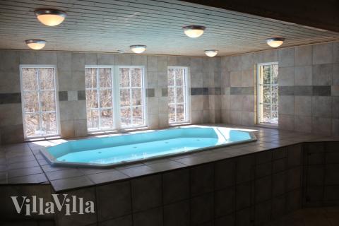 Im eleganten Whirlpool erleben ganze 10 Personen gleichzeitig ein Wellness-Erlebnis allererster Güte