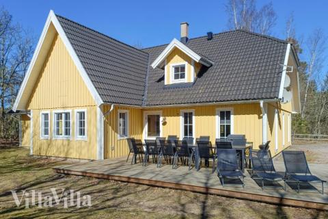 Dieses schöne Poolhaus Nr. 78 mit Platz für 14 Personen liegt in Schweden
