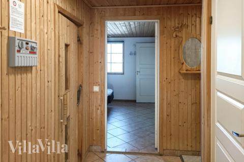 Der geräumige Eingangsbereich im Luxusferienhaus Nr. 78 in Schweden