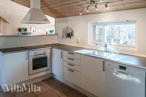 Die Küche in dem Luxusferienhaus Nr. 244 ist so gut ausgestattet, dass man problemlos Mahlzeiten für 14 Personen zubereiten kann.