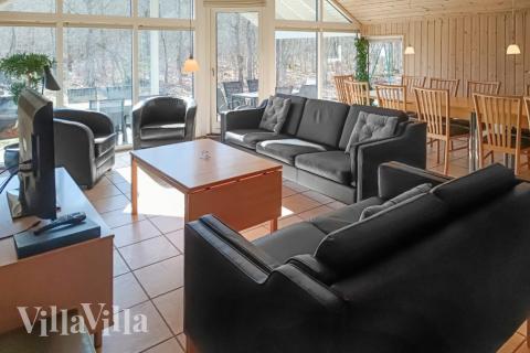 Die Couchecke im Luxusferienhaus Nr. 244 in Schweden.