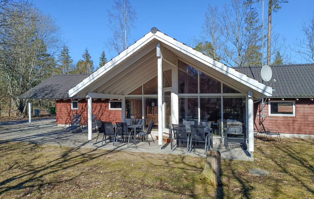 Dieses schöne Poolhaus Nr. 244 mit Platz für 14 Personen liegt in Schweden