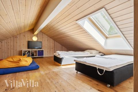 Einige der 24 Schlafgelegenheiten befinden sich im Luxusferienhaus Nr. 261 auf dem ausgebauten Dachboden