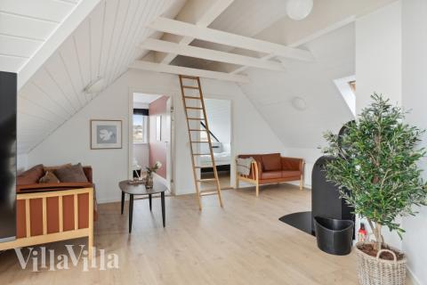 Die Couch im Luxusferienhaus Nr. 148 in Ostjütland lädt zu Gesellschaftsspielen oder zu Kinoabenden ein.