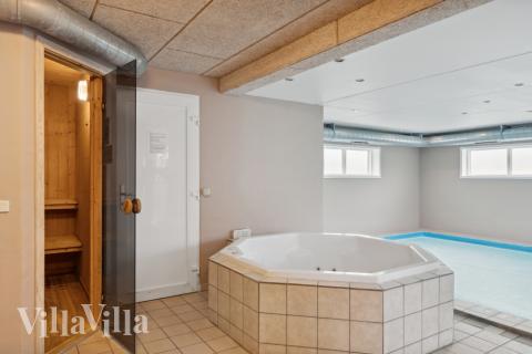 Genießen Sie den warmen Whirlpool im Luxusferienhaus Nr. 148 in Ostjütland