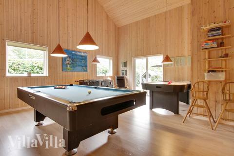 Das Luxusferienhaus 171 für 16 Personen hat einen großen Aktivitätsraum mit u. a. Billard und Darts