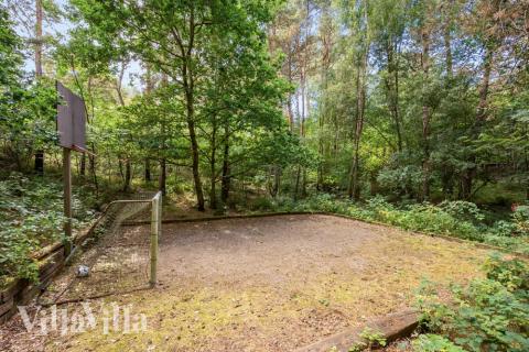 Zu dem attraktiven Ferienhaus Nr. 247 in Ostjütland gehört auch ein tolles Angebot im Außenbereich, z. B. Spieleturm und Schaukeln