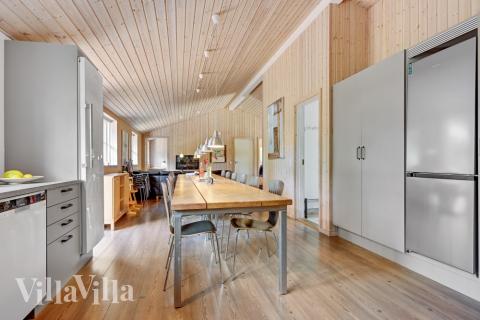 Aufenthaltsraum mit Platz für 20 im Luxusferienhaus Nr. 247.