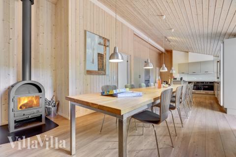 Der Aufenthaltsraum bietet Platz für 20 Personen, wenn ihr das Ferienhaus 247 in Ostjütland besucht.