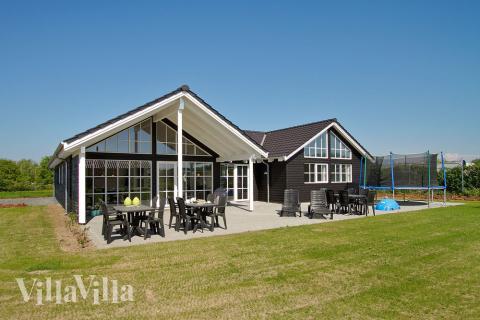 Dieses herrliche Luxusferienhaus für 14 Personen mit Pool lädt ein zu einem einzigartigen Ferienerlebnis in einer Umgebung voller Aktivitäten und Sehenswürdigkeiten