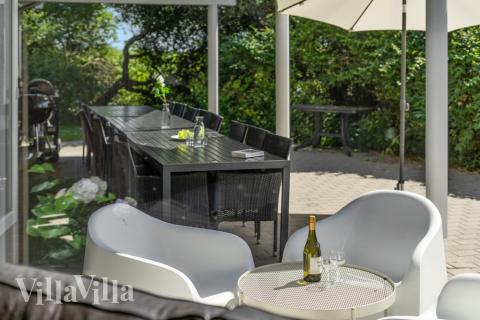 Große Terrasse am Luxusferienhaus Nr. 277 in Nordseeland.