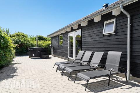 Genießen Sie einen Grillabend auf der Terrasse des Luxusferienhauses Nr. 277 in Nordseeland