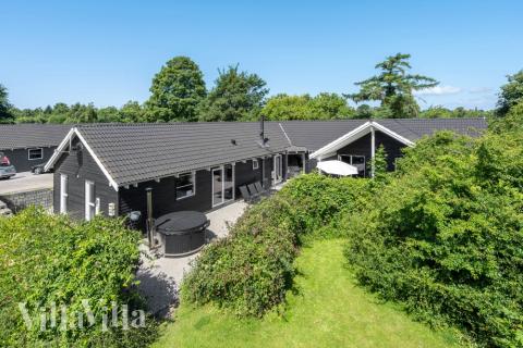 Dieses schöne Poolhaus Nr. 277 mit Platz für 16 Personen liegt in Nordseeland