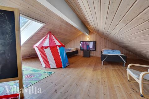 Der große ausgebaute Dachboden im Luxusferienhaus Nr. 277 für 16 Personen