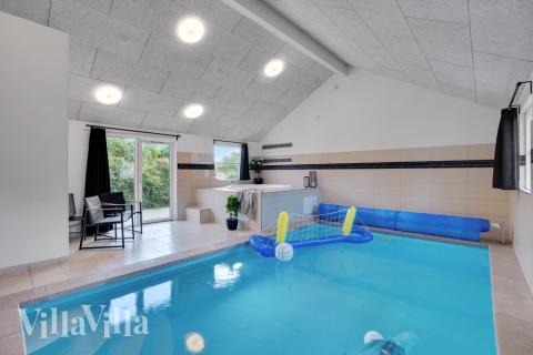 Der schicke Pool im Luxusferienhaus Nr. 277 für 16 Personen