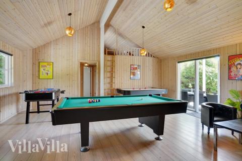 Aktivitätsraum im Luxusferienhaus Nr. 277 mit 6 Schlafzimmern und Platz für 16 Gäste.