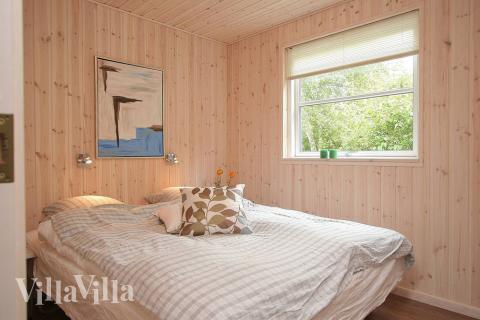 Alle Schlafzimmer sind geschmackvoll mit Einzel- oder Doppelbetten sowie Schränken eingerichtet