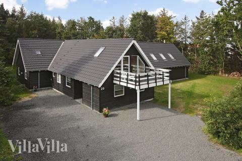 Dieses fantastische Luxusferienhaus mit Blick aufs Wasser wurde auf einem herrlichen Naturgrund von Ho bei Blåvand erbaut