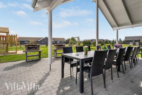 Genießen Sie einen Grillabend auf der Terrasse des Luxusferienhauses Nr. 202 in Lolland/Falster/Mön
