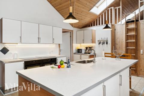 Die Küche in dem Luxusferienhaus Nr. 202 ist so gut ausgestattet, dass man problemlos Mahlzeiten für 24 Personen zubereiten kann.