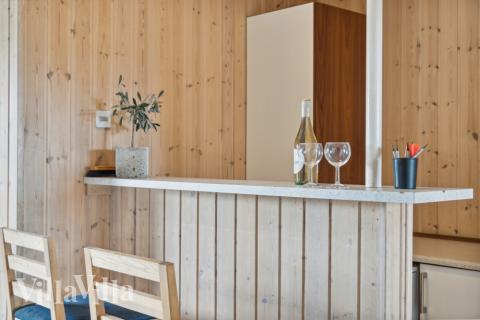 Das Ferienhaus 202 ist mit eigener Bar ausgestattet