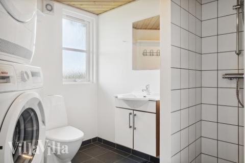 Eines der Badezimmer im Luxusferienhaus Nr. 202