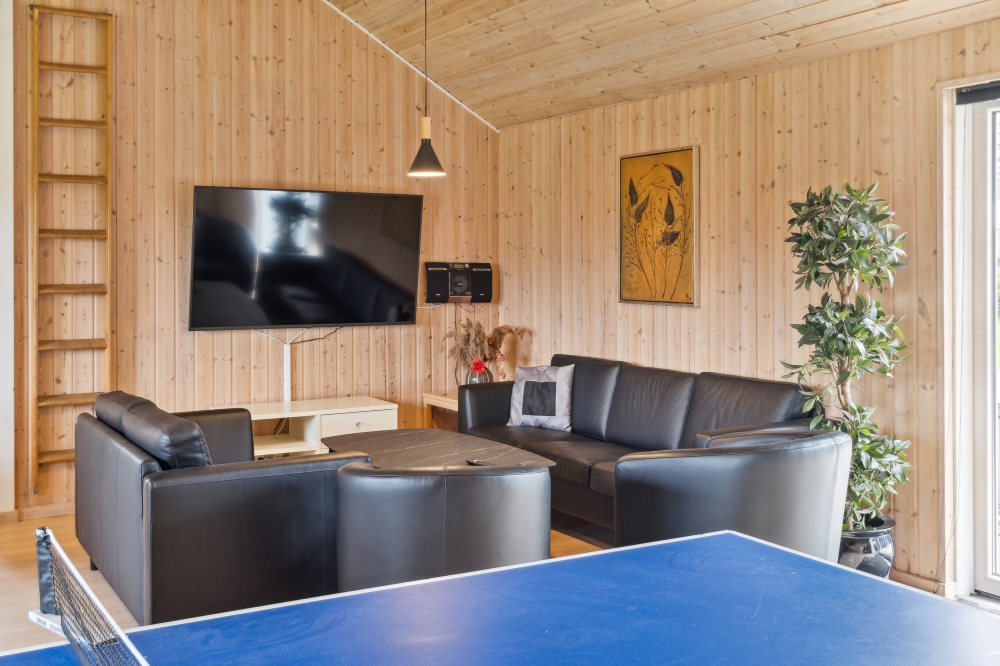 Aktivitätsraum im Luxusferienhaus Nr. 202 mit 9 Schlafzimmern und Platz für 24 Gäste.