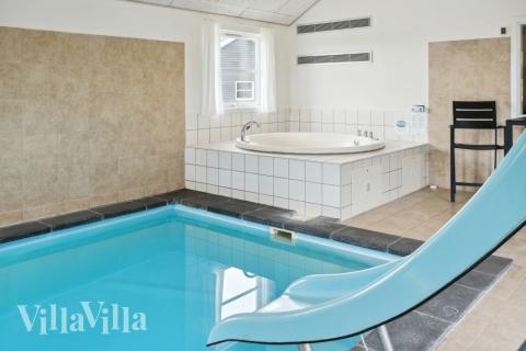 Der schicke Pool im Luxusferienhaus Nr. 202 für 24 Personen