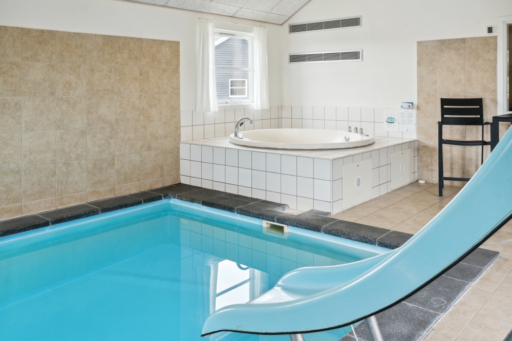 Der schicke Pool im Luxusferienhaus Nr. 202 für 24 Personen