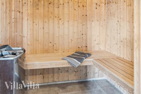 Genießen Sie die heiße Sauna im Luxusferienhaus Nr. 202 für 24 Personen