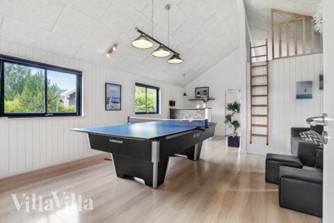 Das Luxusferienhaus 276 für 18 Personen hat einen großen Aktivitätsraum mit u. a. Billard und Darts