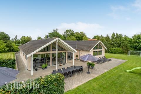 Dieses schöne Poolhaus Nr. 276 mit Platz für 18 Personen liegt in Nordseeland