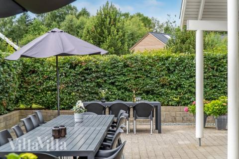 Genießen Sie einen Grillabend auf der Terrasse des Luxusferienhauses Nr. 276 in Nordseeland