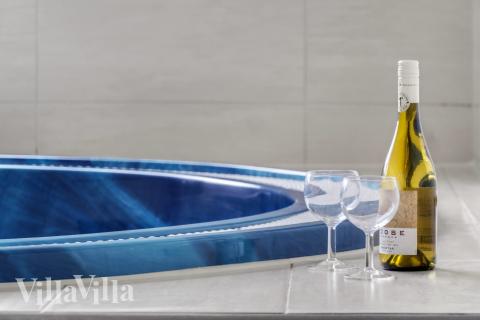 Genießen Sie den warmen Whirlpool im Luxusferienhaus Nr. 276 in Nordseeland