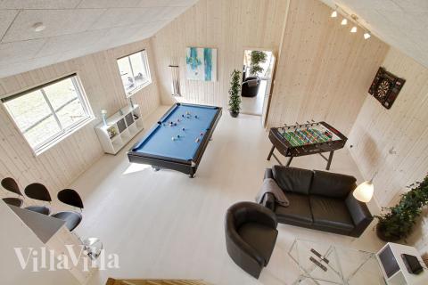 Im Aktivitätenraum fordern Familie und Freunde sich gegenseitig zu einer Partie Billard, Tischtennis oder Dart heraus.