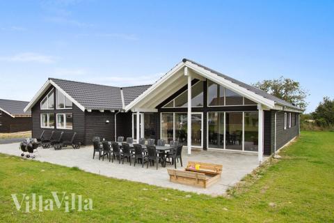 Die Terrasse ist ideal für einen erholsamen Sommer mit Familie und Freunden