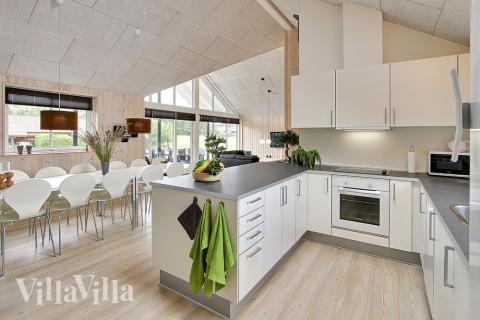 Die Küche ist ausgestattet mit allem, was man für das Kochen im Urlaub benötigt