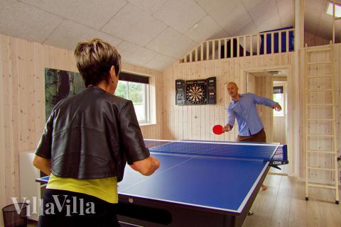 Gute Unterhaltung ist in diesem Luxushaus garantiert – es gibt einen voll ausgestatteten Aktivitätenraum mit Billard/Tischtennis, Kicker und Dart