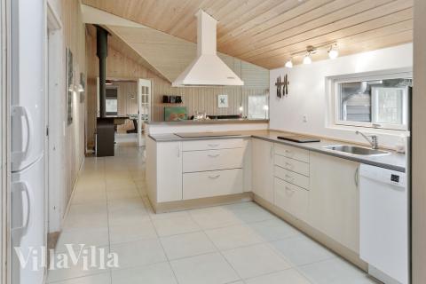 Gut ausgestattete Küche im Luxusferienhaus Nr. 159 in Lolland/Falster/Mön.